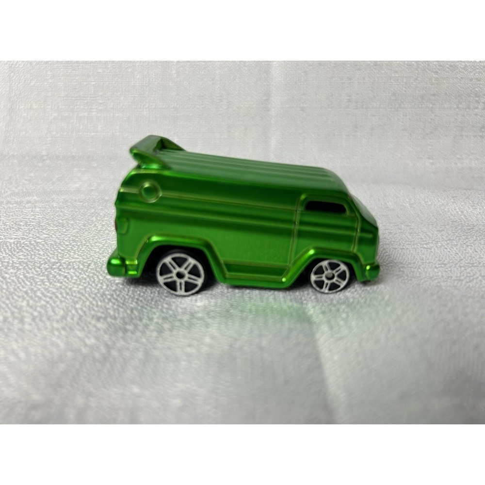 MAISTO VANTASY METALLIC‎ GREEN 1:64 DIECAST 2 3/4" VAN